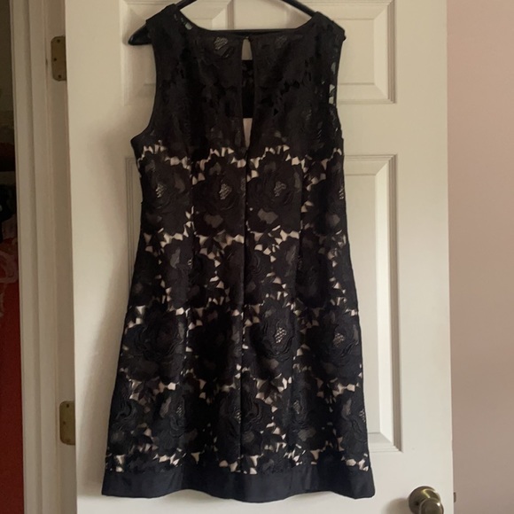 Beautiful black lace dress above the knee. - Picture 2 of 2